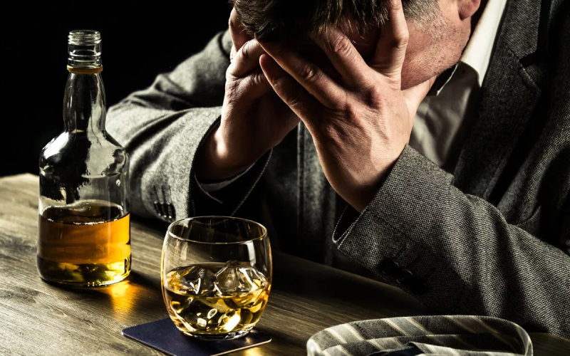 Причины и признаки алкоголизма у мужчин